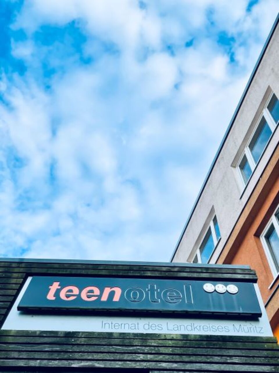 2021: 00001Teenotel1