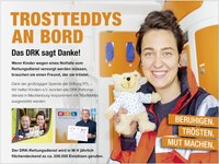 Frau im Rettungsdienstanzug hält einen Teddybär. Text: "TROSTTEDDYS AN BORD", "BERUHIGEN. TRÖSTEN. MUT MACHEN.